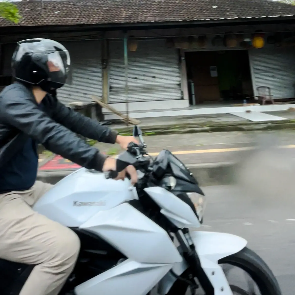 Travelling by motorbike in Bali