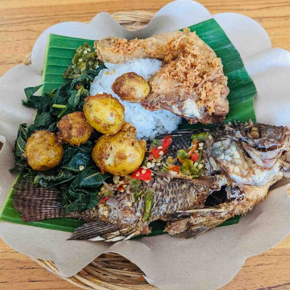 Nasi Padang Ayam Goreng Mujair Sambal