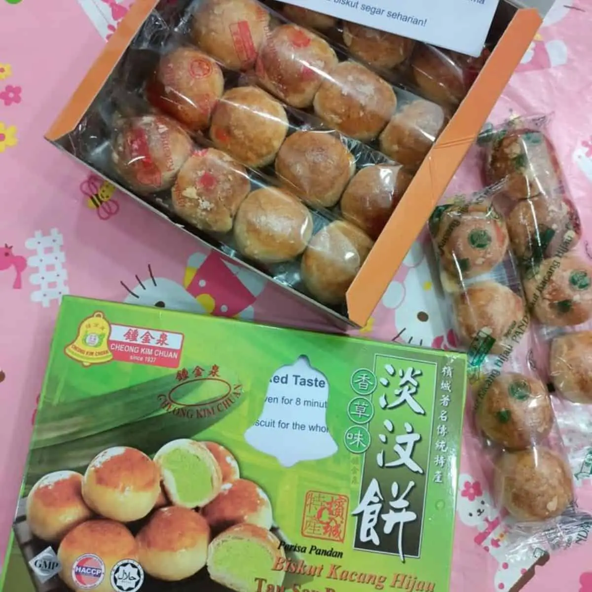 Cheong Kim Chuan’s Tau Sar Piah pandan flavour in a green box