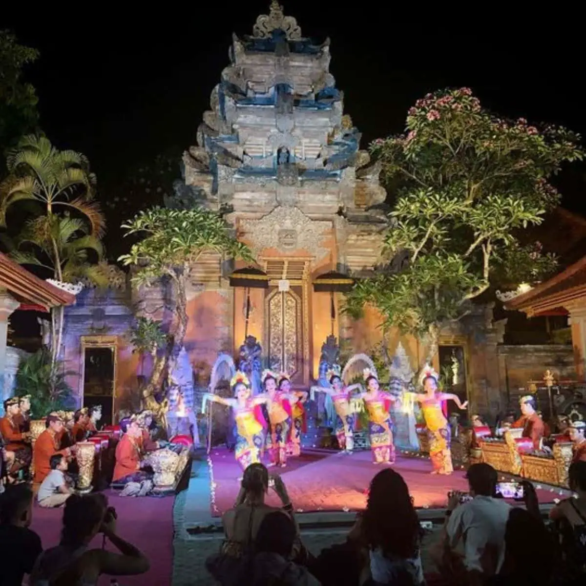 The group of performers dancing Legong at Puri Saren Agung