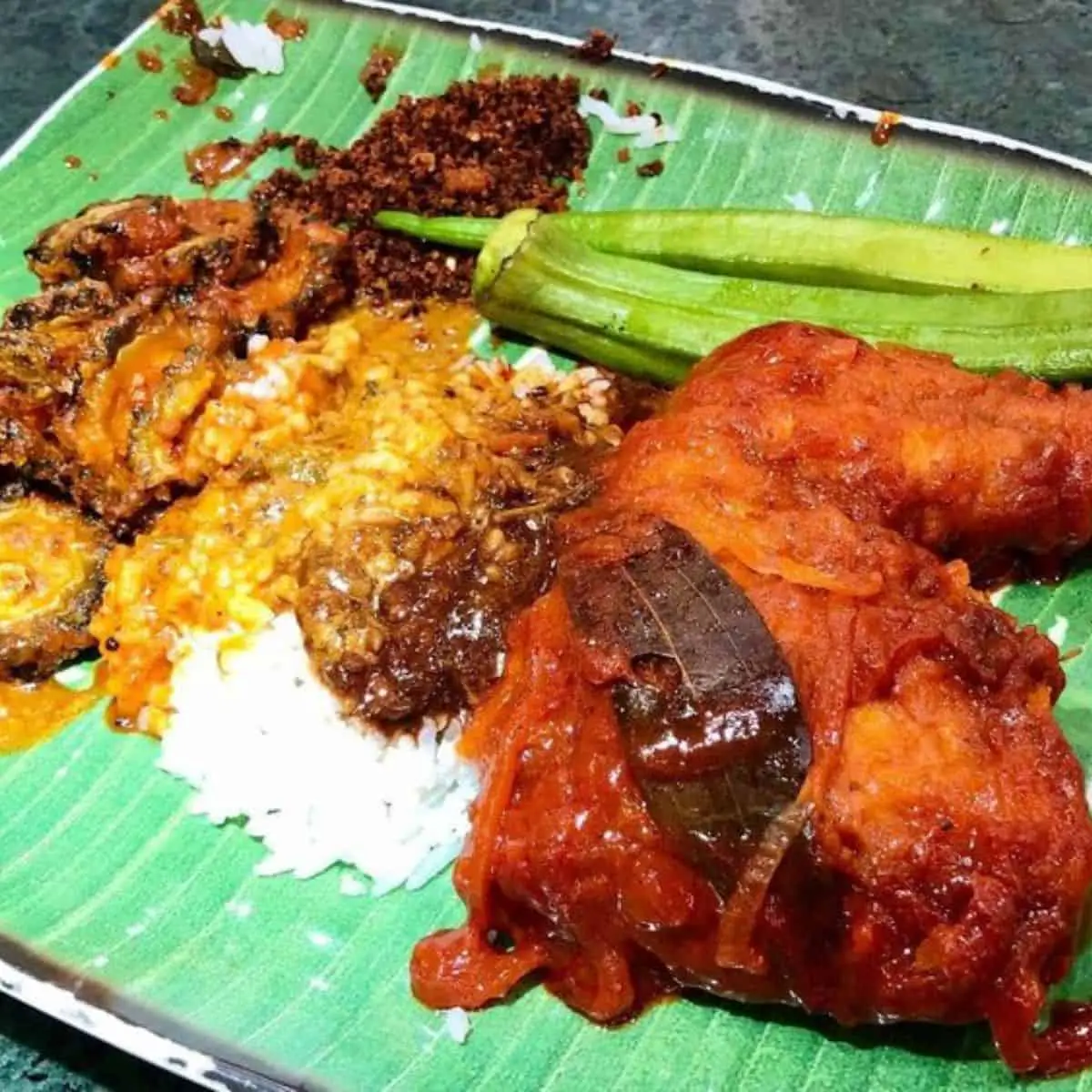 A complete serving of Kayu Nasi Kandar placed in a banana leaf like plate