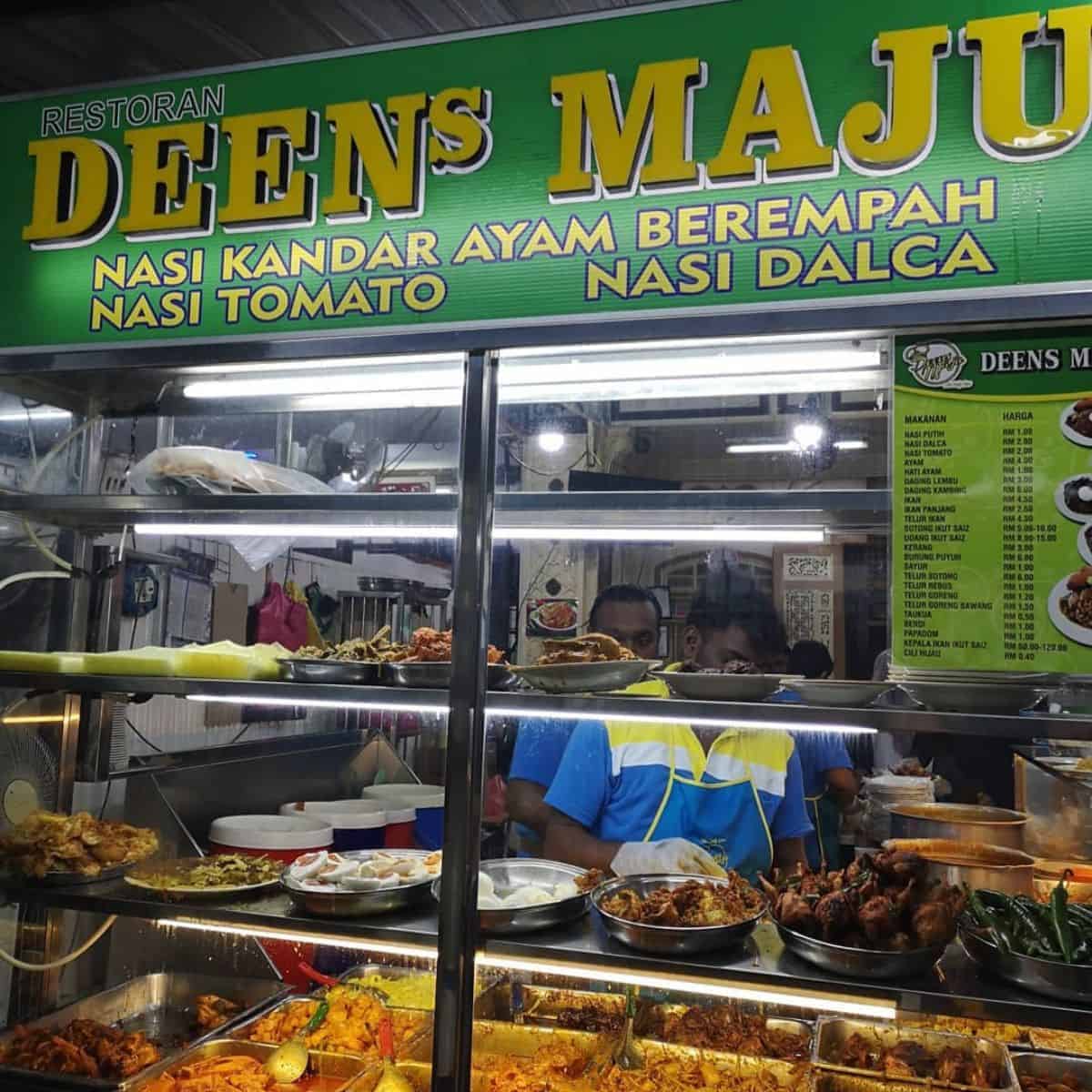 Deens Maju display of local dishes in a covered glass rack