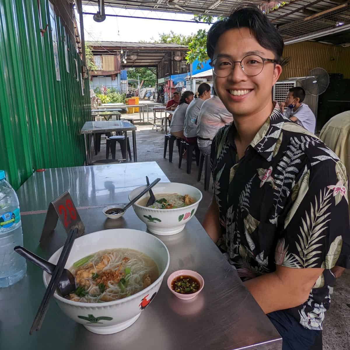 Fish head noodles near Clan Jetties Ruiz