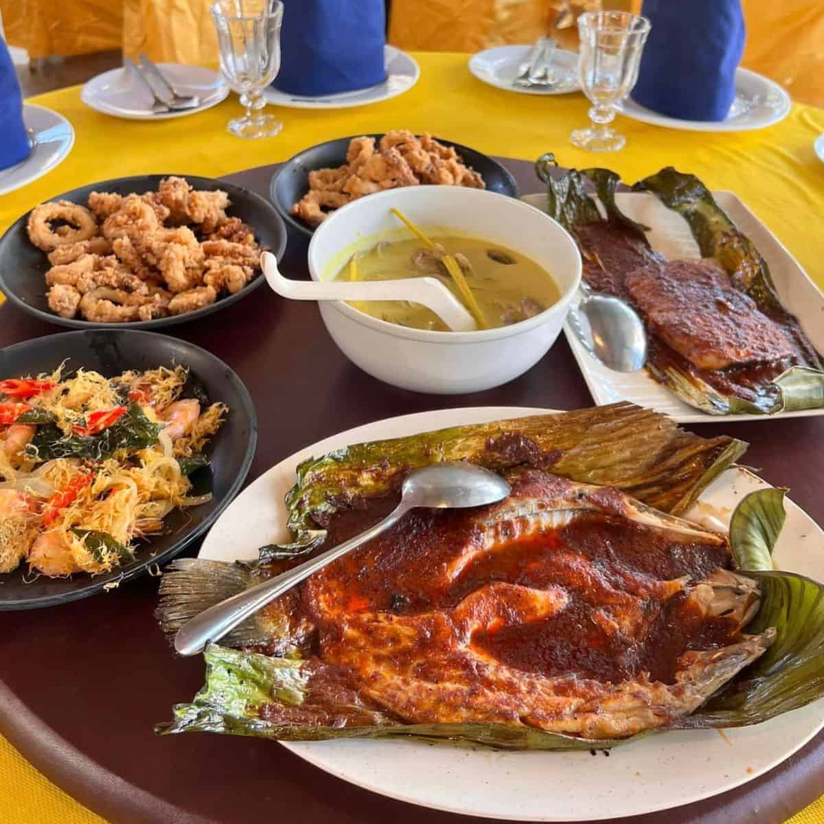 Yellow and blue dining seats of Lan’s Corner Penang with fresh seafood