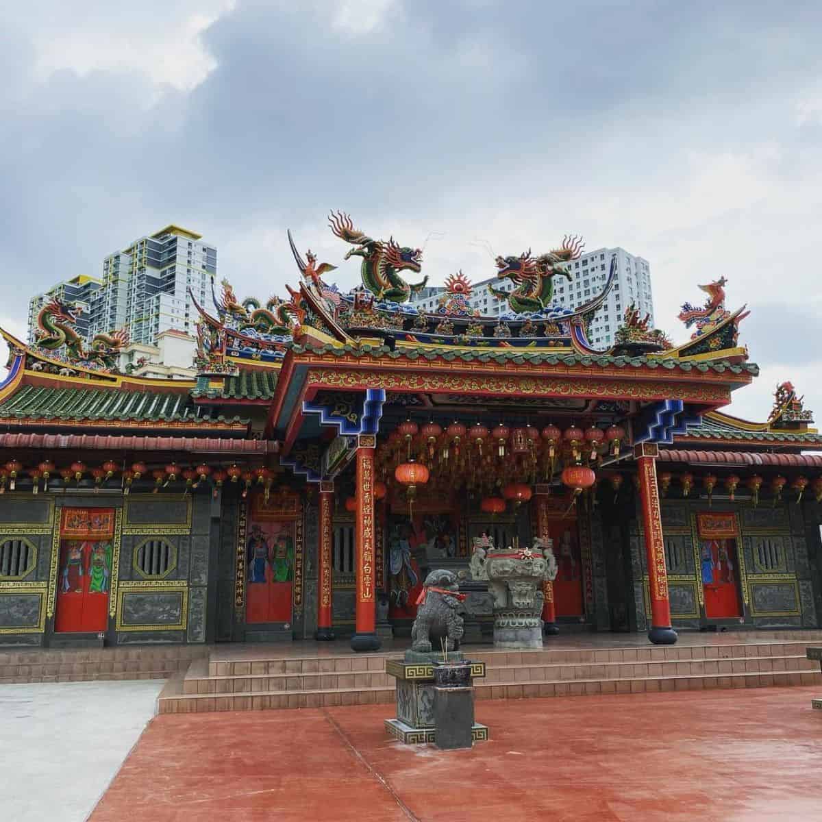 Red lanterns and Chinese dragons as a design for this Penang temple