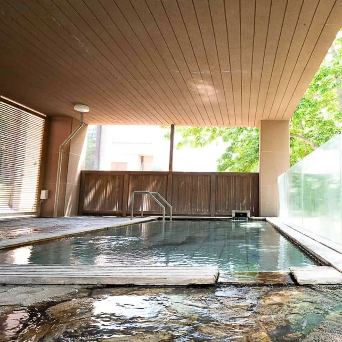 Luxurious warm pool of Kanro no Mori