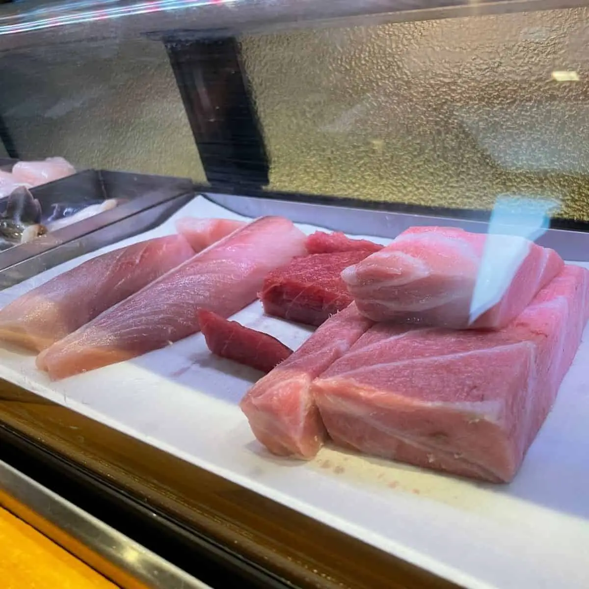 Fresh cuts of otoro tuna and buri mackerel